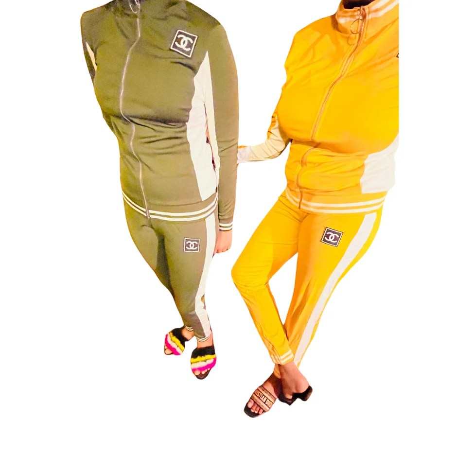 Two Pieces Design Tracksuit Zipper Top Sport Suit